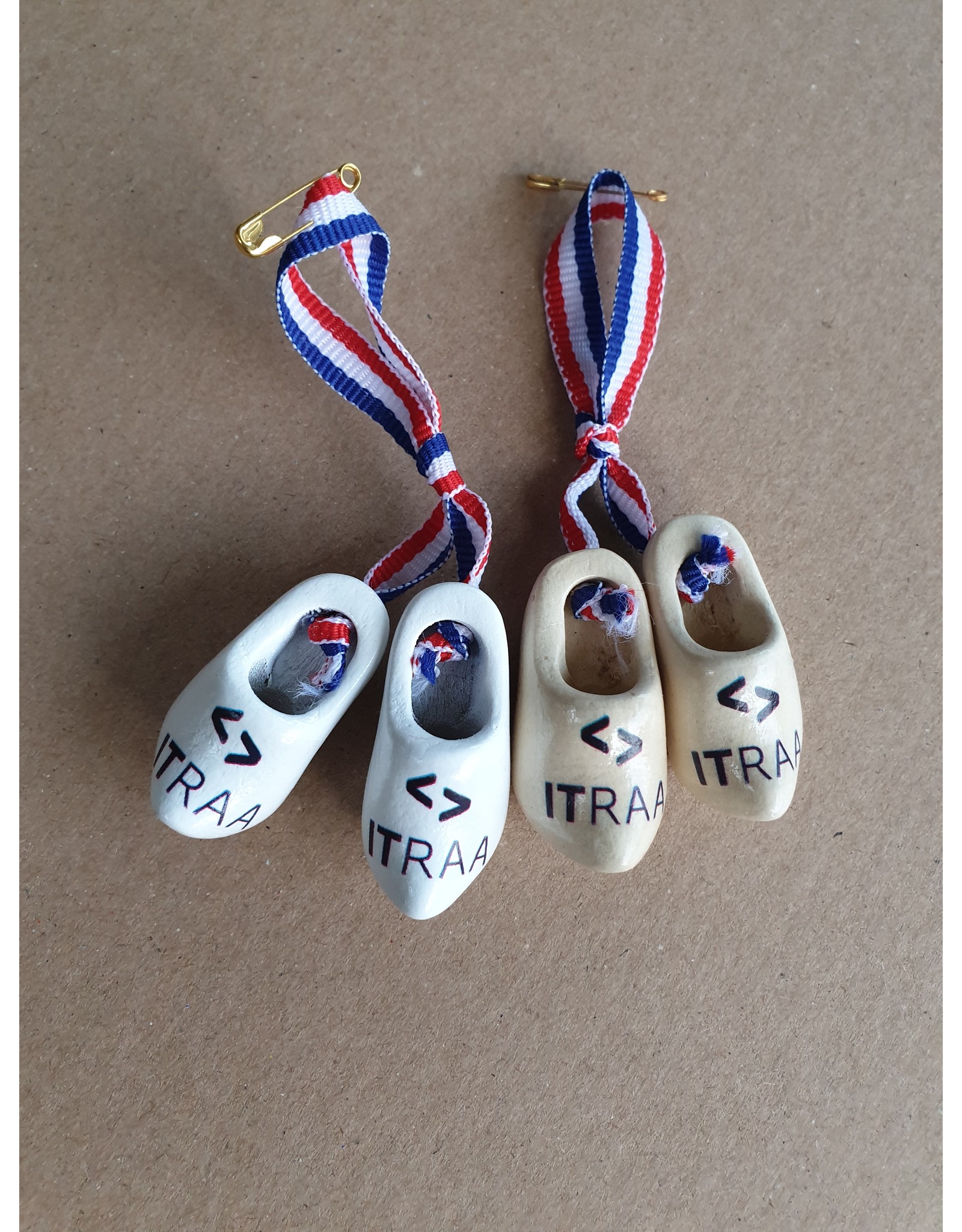 Broche two woodenshoes with logo