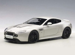 Artikel mit Schlagwort Aston Martin 1:18