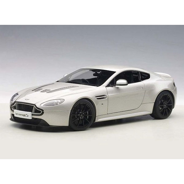 aston martin vantage toy car