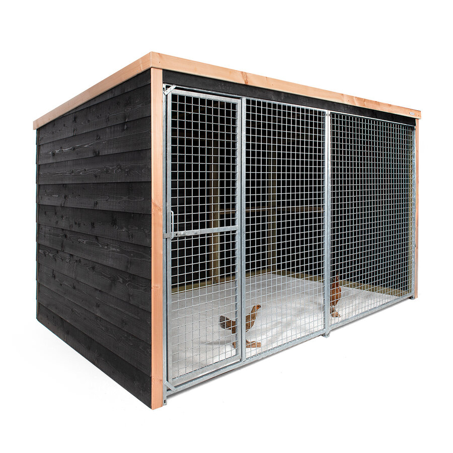 Kippenren Dirk met dakleer | 316 x 208 x 196 cm | Douglas frame en zwart Zweeds rabat