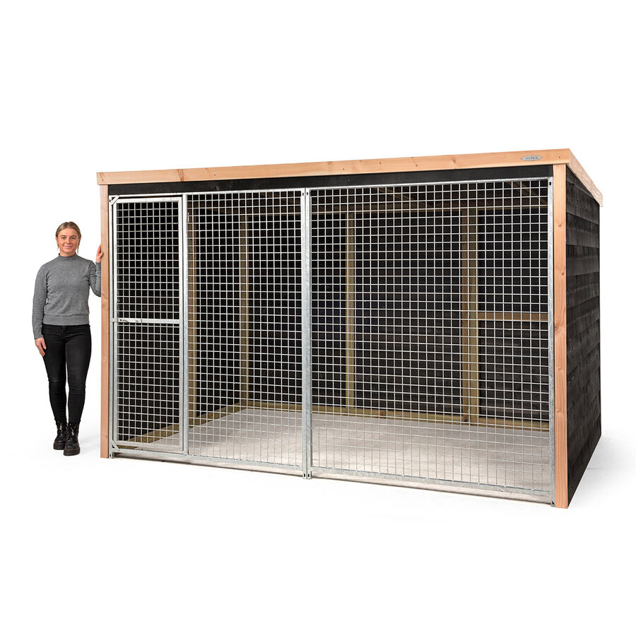 Kippenren Dirk met dakleer | 316 x 208 x 196 cm | Douglas frame en zwart Zweeds rabat