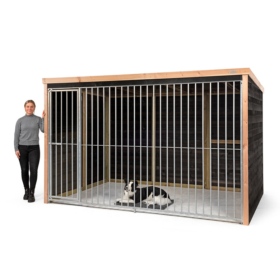 Hondenkennel Dave buiten | 316 x 208 x 196 cm | houten kennel met spijlenpaneel en deur