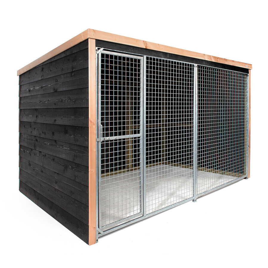 Kattenren Simba | 316 x 208 x 196 cm | Houten buitenren met dakleer