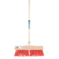 Gemeentebezem 45 cm met rode kunstvezels, steel 140 cm en stokhouder