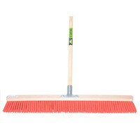 Brede bezem 80 cm met rode nylon haren en steel 150 cm