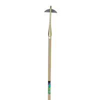 Hak gesmeed met houten steel