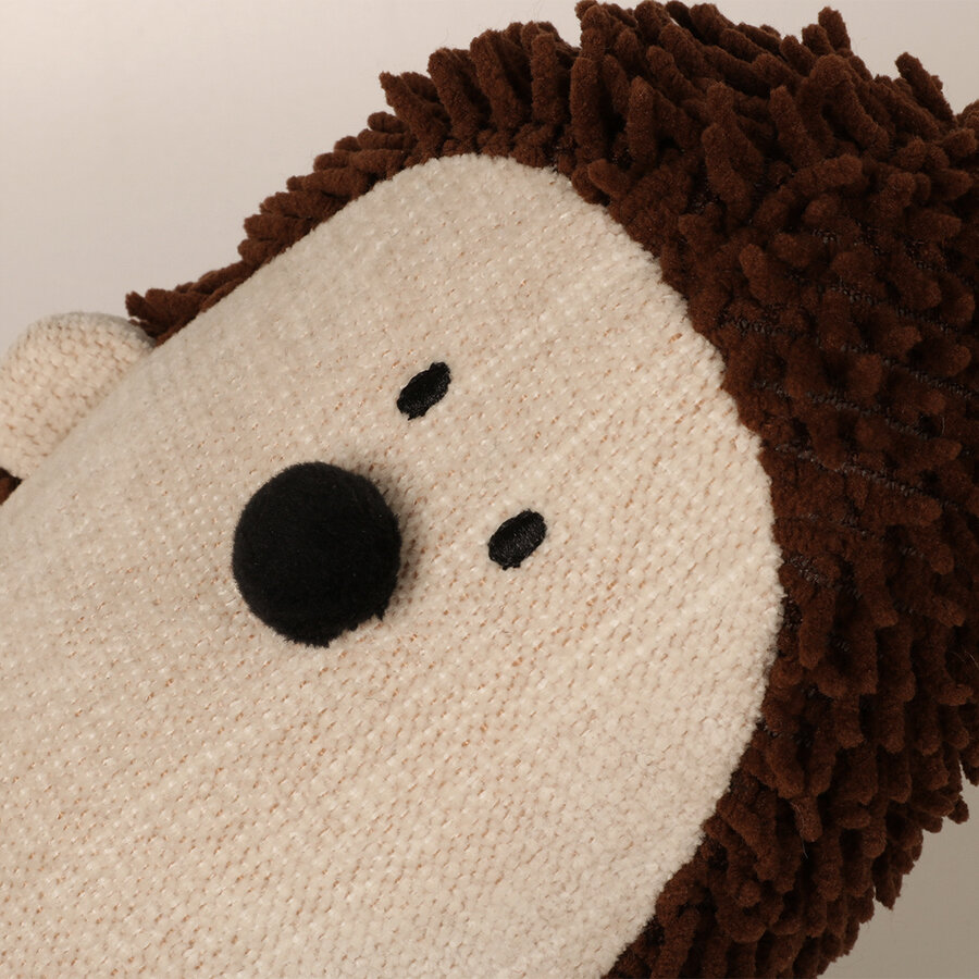 Trappelkussen Spike Bruin – egelvormig kattenspeeltje van chenille & moppy met catnippocket