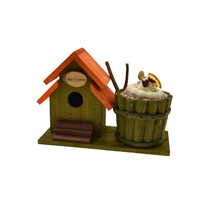 Vogelhuisje met vogeltaart – dubbele functie van beschutting en voeding