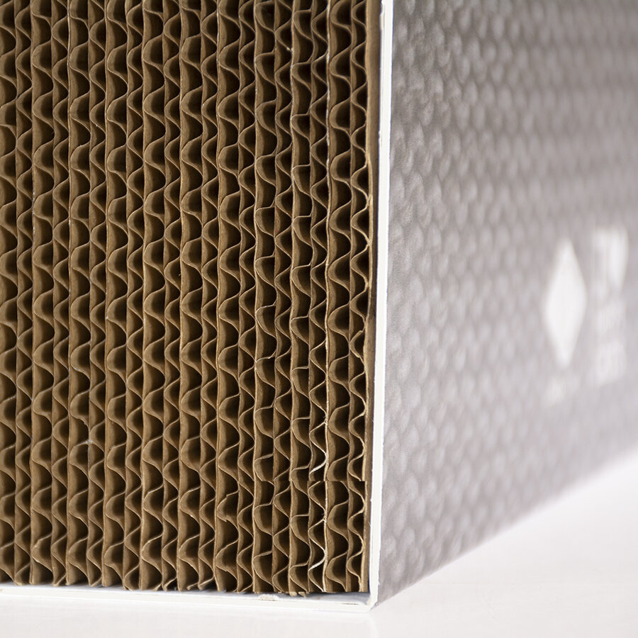 Kartonnen Krabblok FREYA – stressverlagend krab- en loungeblok van golfkarton – verkrijgbaar in S en L