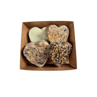 Hartjes in luxe doosjes - decoratieve vogeltraktatie van vet en zaden, 4 stuks