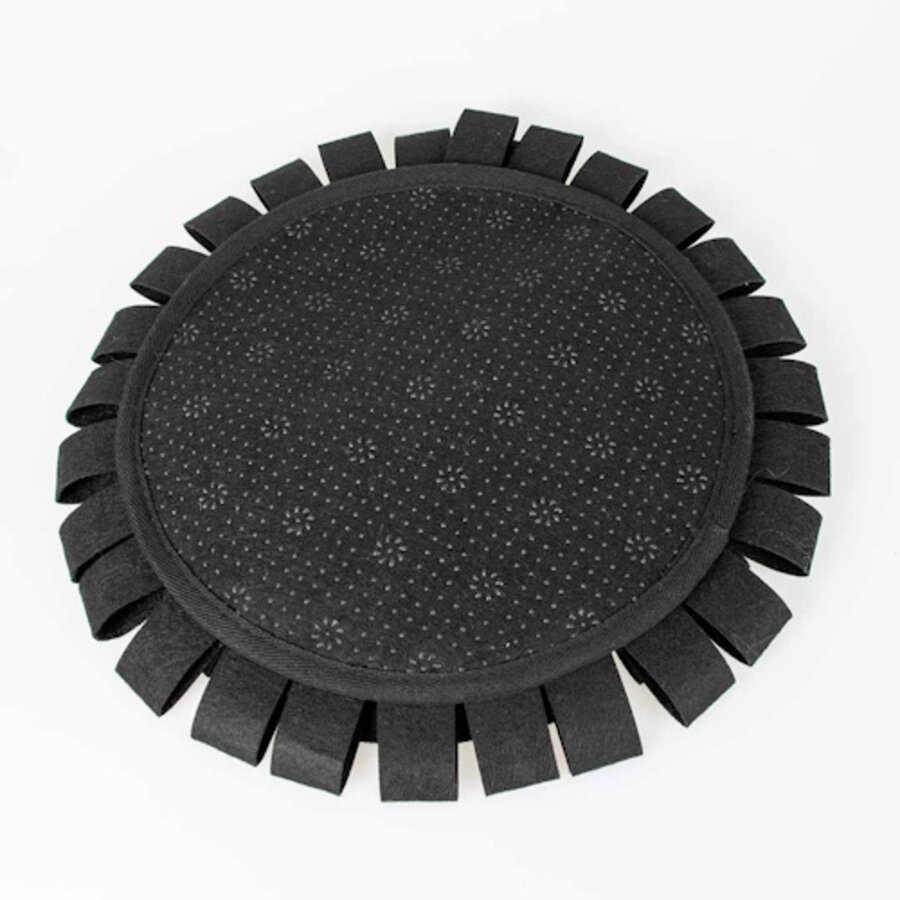 Suzy snuffelmat zwart - stijlvolle ronde snackmat van vilt met anti-slip bodem
