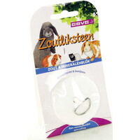 Zoutliksteen Na-Di 50 g | inclusief RVS houder voor kooi of verblijf