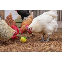 Snackbal voor kippen Ø 7,5 cm geel | voerspeeltje met verstelbare opening
