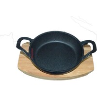 Gietijzeren gratinpan Ø 15 cm met houten serveerplank