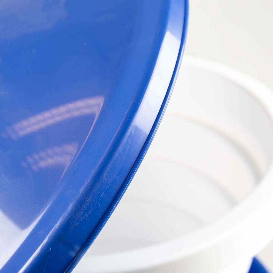 Drinkemmer met handvat en pootjes | 15 of 25 liter | blauw/wit