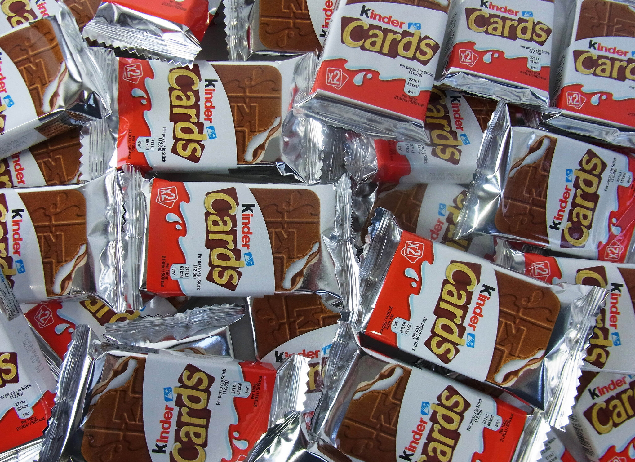 Süßigkeiten Party Box mit Ferrero Kinder Cards in Einzelverpackung, 1er Pack (1 x 768g)