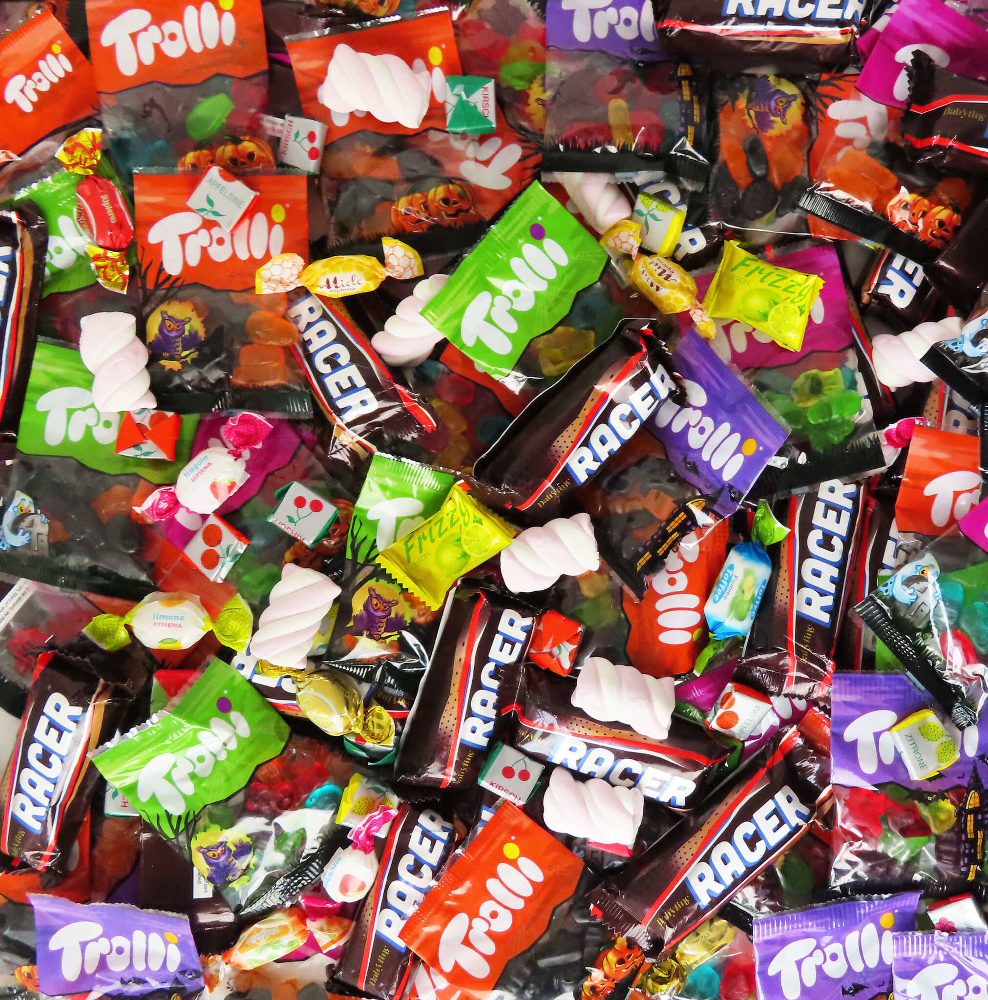 CAPTAIN PLAY Karneval Wurfmaterial, 4 kg Mix, 300 Teile Wurfmaterial Karneval in Einzelverpackung, Süßigkeiten Großpackung mit Resten von Halloween, Weihnachten und Ostern