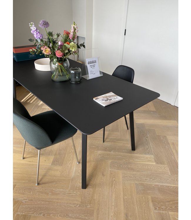 Studio Henk  Eetkamertafel - HPL