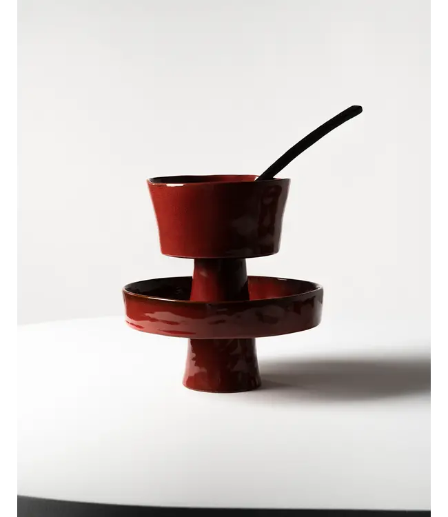 Hoge kom recht op voet rood La Mère