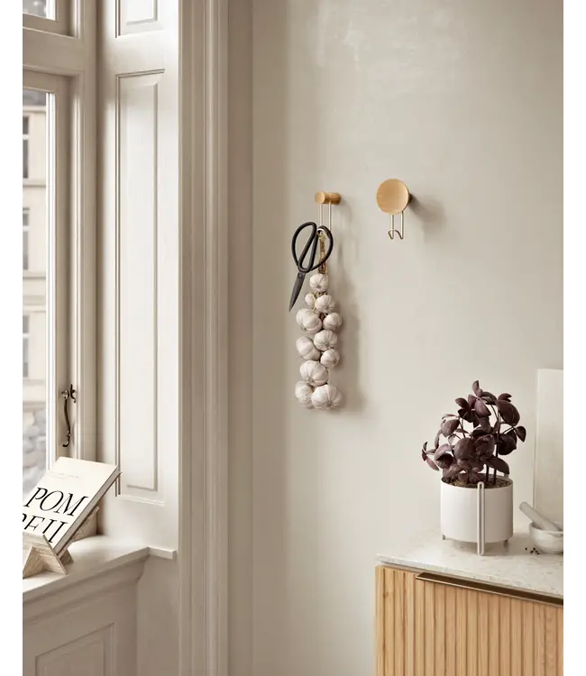 Around wall hanger - Oak