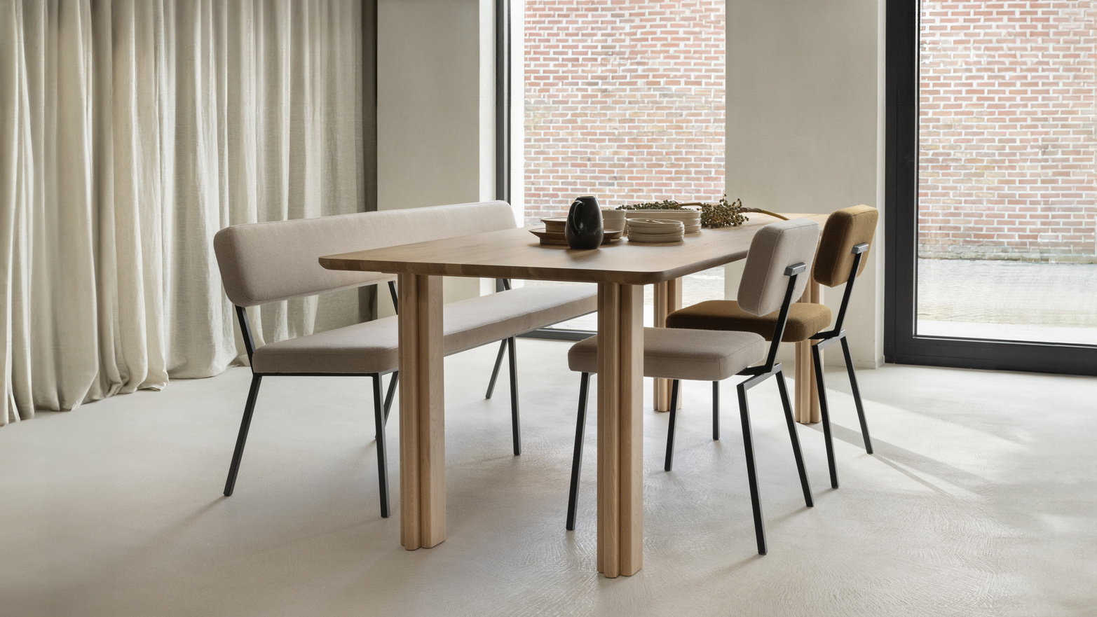 Paste eetkamertafel van Studio Henk 