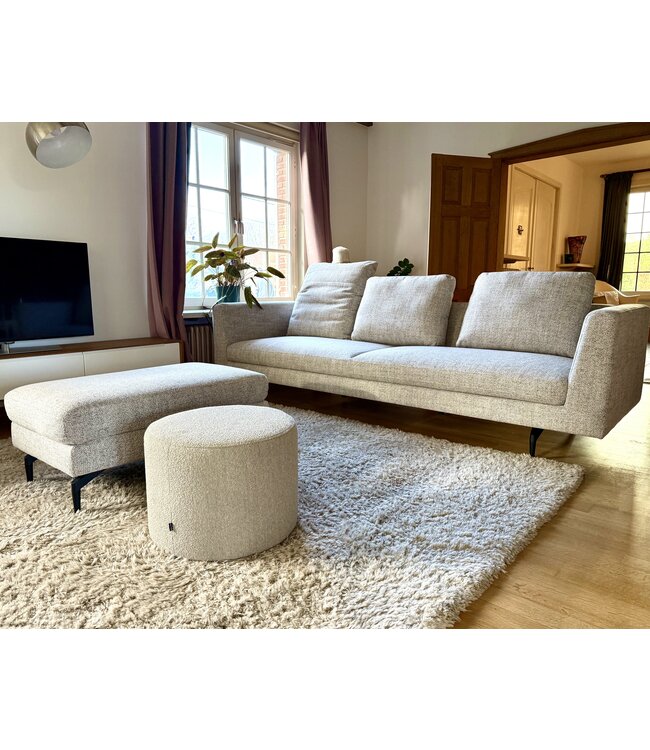 Moome August - 2 of 3 zit