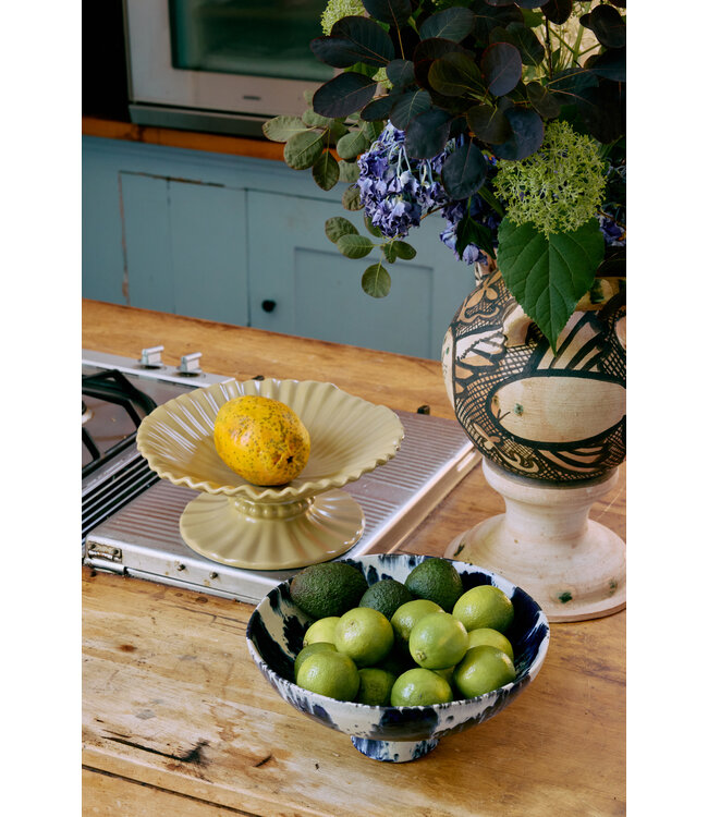 Ceramic bowl on base