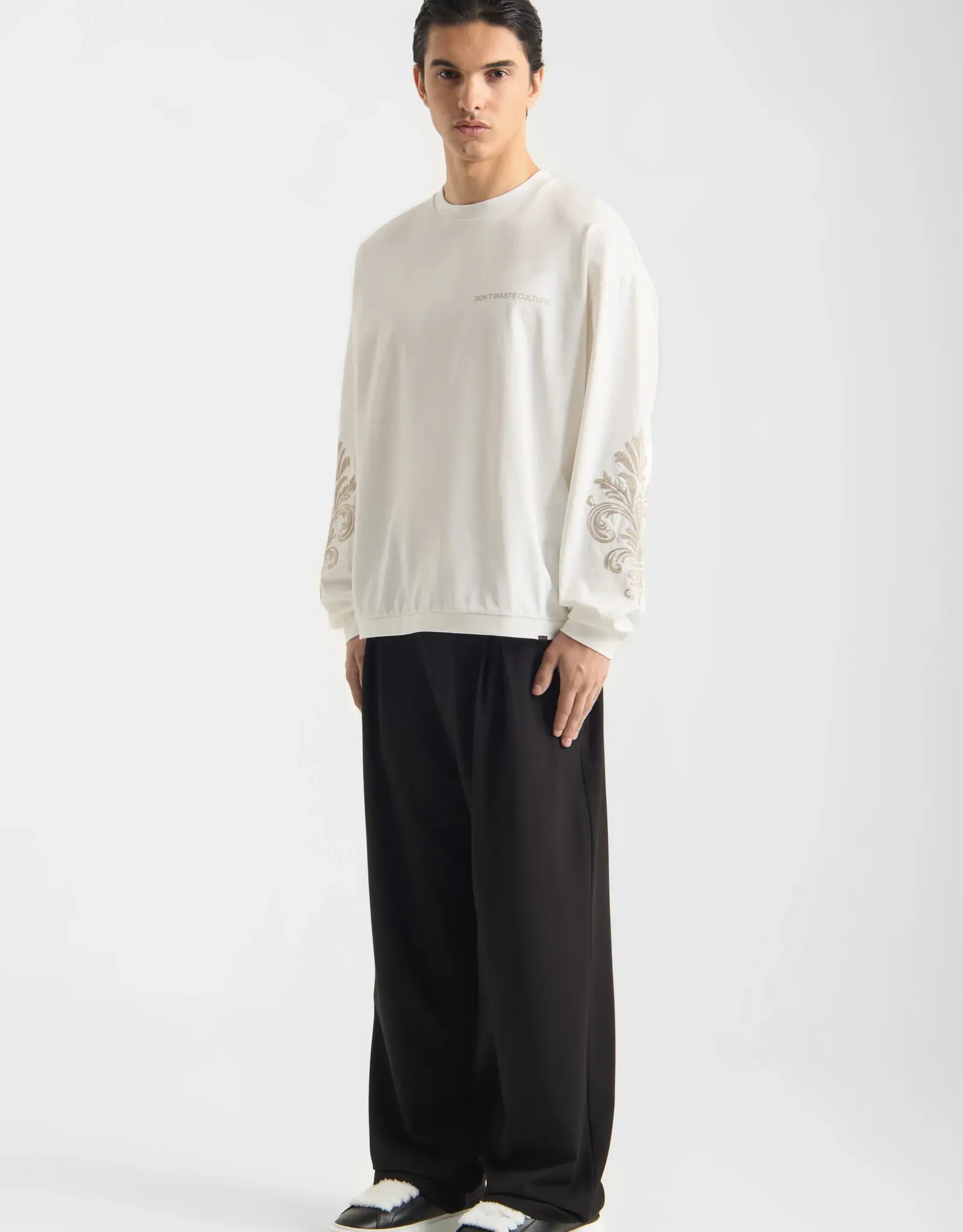 Don't Waste Culture Yorika Oversized Longsleeve Tee