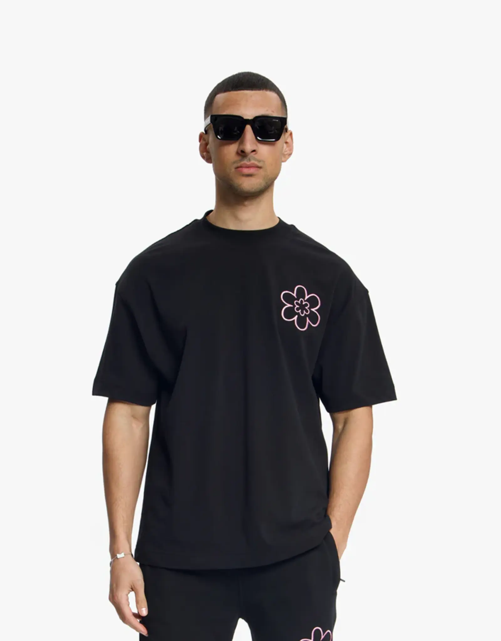 Croyez Croyez Contour De La Fleur T-Shirt