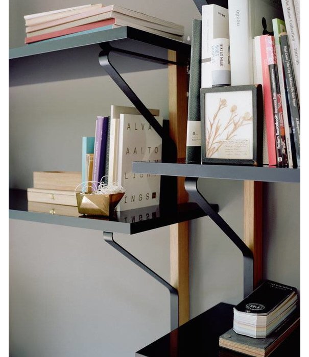 Artek  Kaari Wall Shelf REB 009 oak, black glossy