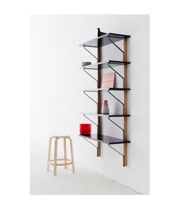 Artek  Kaari Wall Shelf REB 009 wandrek eiken, zwart glossy  H188