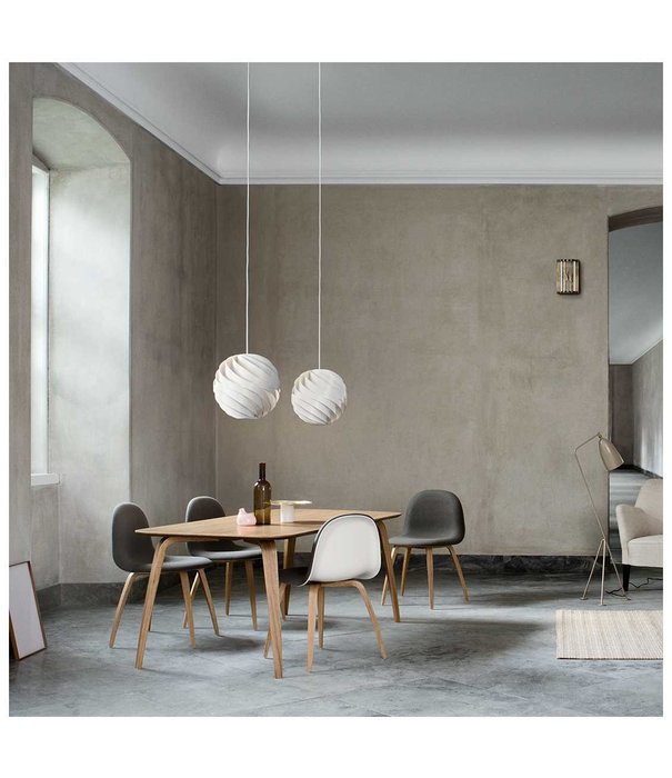 Gubi  Gubi 3D Eetkamerstoel volledig gestoffeerd, slede onderstel