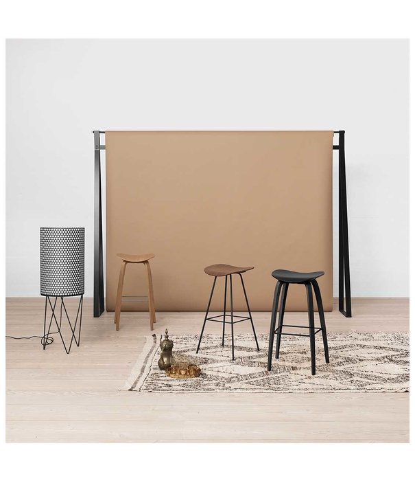 Gubi  Gubi 3D Counter Stool black shell, walnut legs 65cm