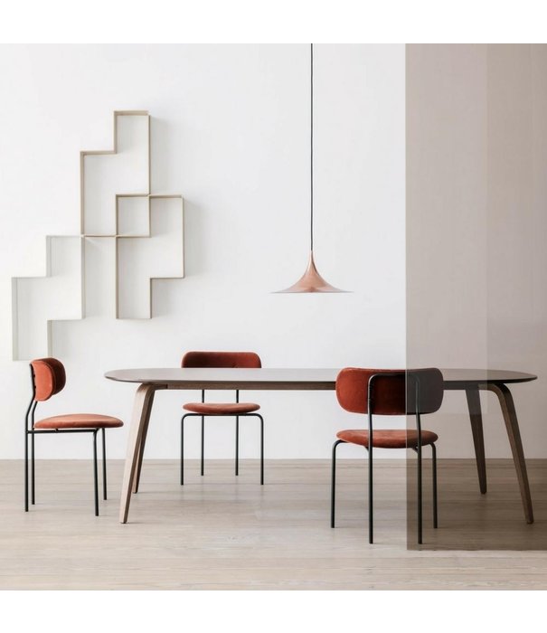 Gubi  Gubi - Coco dining armchair upholstered - base black steel