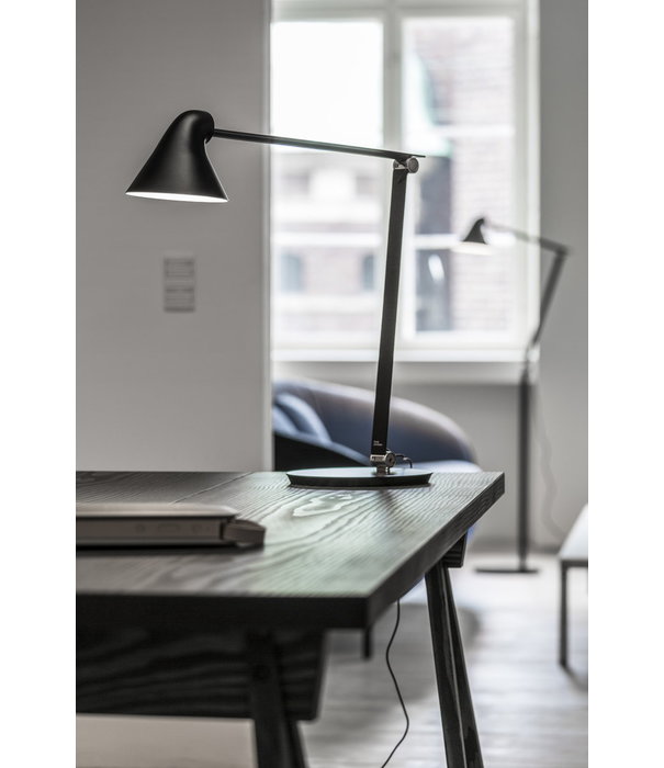 Louis Poulsen  Louis Poulsen - NJP tafellamp