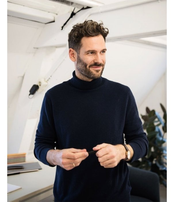 Muuto  Black Friday Muuto Folded Shelf Medium