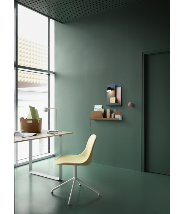 Muuto  Black Friday Muuto Folded Shelf Medium