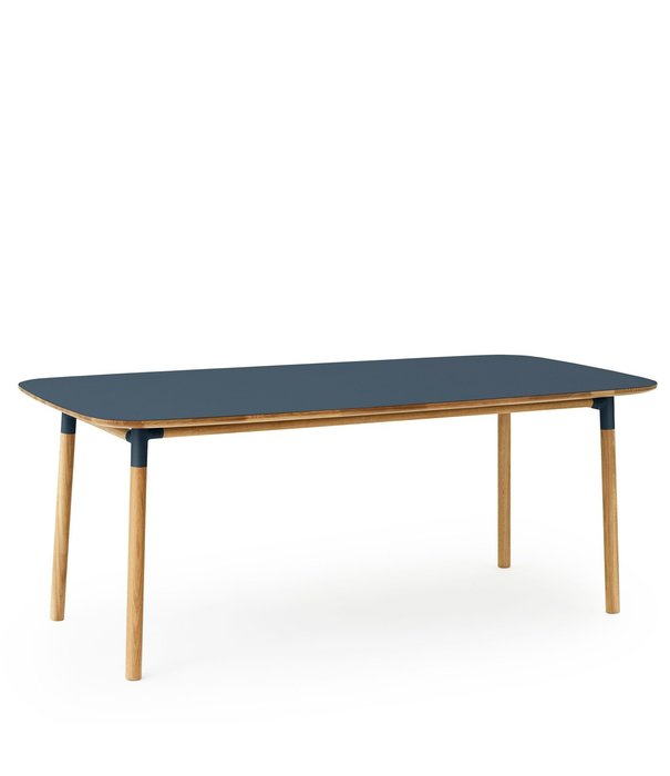 Normann Copenhagen  Normann Copenhagen -Form eettafel 200 x 95 cm.