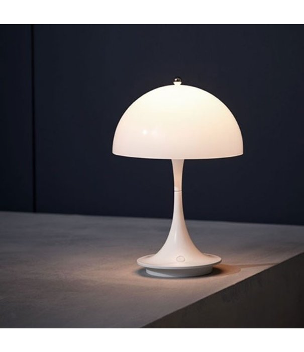 Louis Poulsen  Panthella 160 Portable Lamp opaal wit