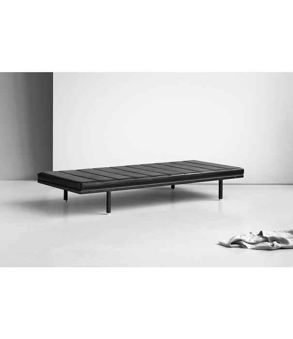 Vipp  Vipp 461 Daybed zwart leer, zwart frame