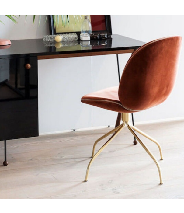 Gubi  Gubi Beetle Meeting Stoel gestoffeerd, swivel voet zwart