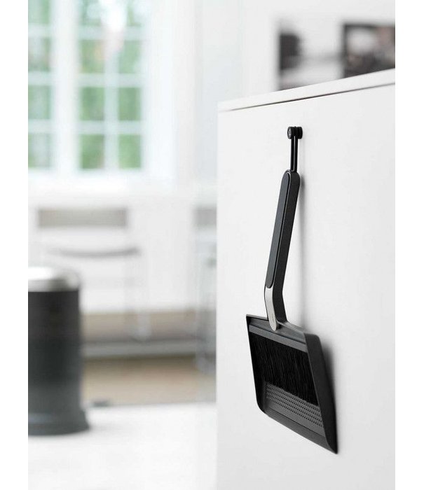 Vipp  Vipp - 274 Broom and dustpan