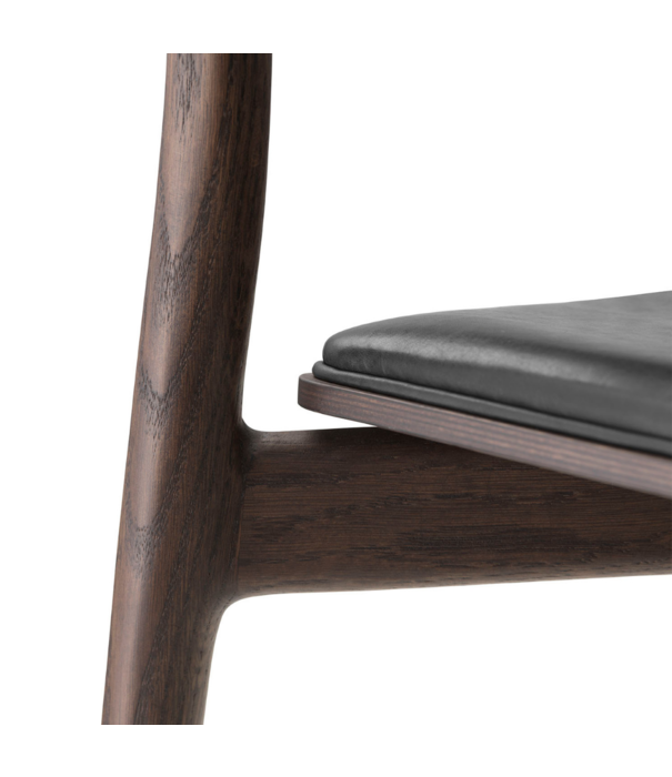 Vipp  Vipp 481 Cabin Chair dark oak, black leather