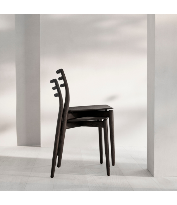 Vipp  Vipp 481 Cabin Chair dark oak, black leather