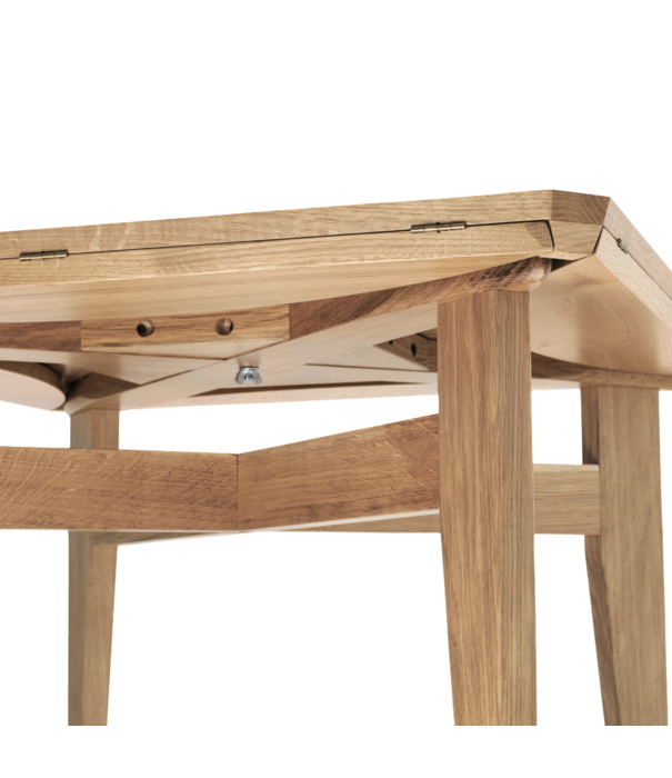 Gubi  Gubi B -table dining table oak, extendable top