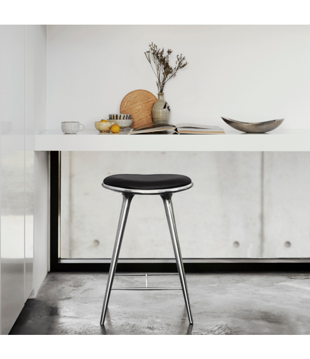 Mater Design  Mater High Stool gepolijst aluminium, zwart leer 74cm