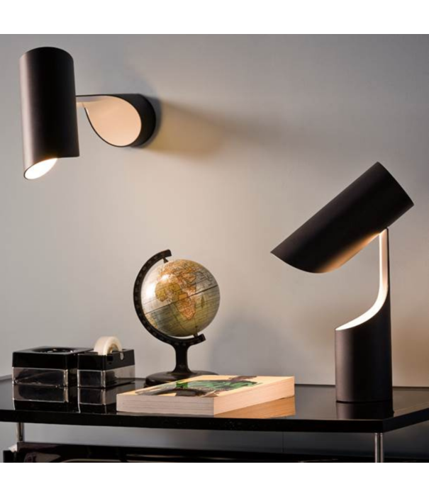 Le klint  Le Klint: Mutatio table lamp