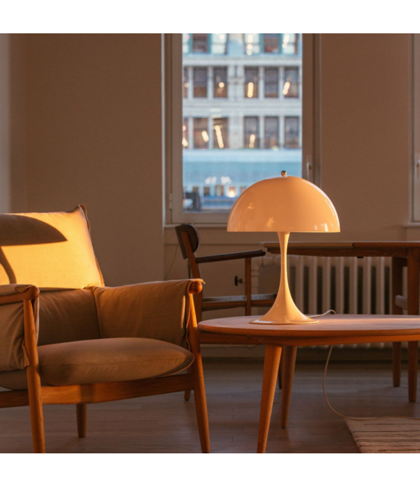 Louis Poulsen  Louis Poulsen - Panthella 400 tafellamp wit opaal acryl