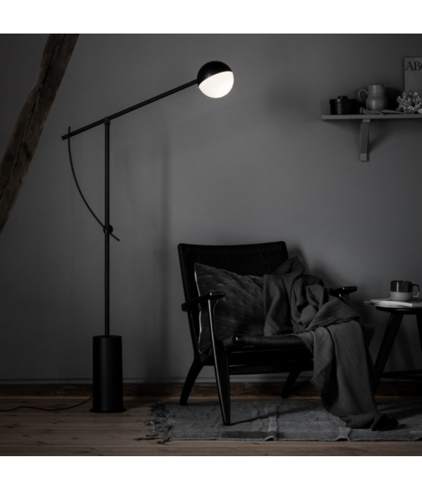 Northern  Balancer Wandlamp 102/130/158 cm.