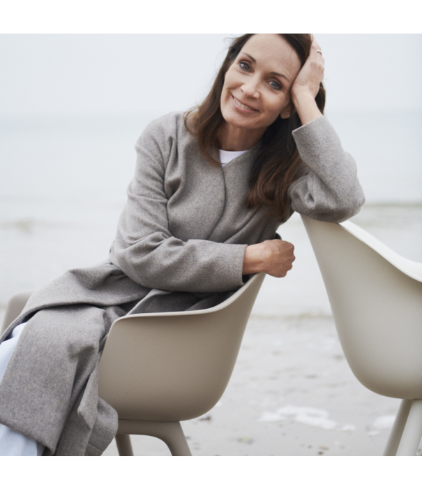 Gubi  Gubi Beetle Chair Monochrome Outdoor